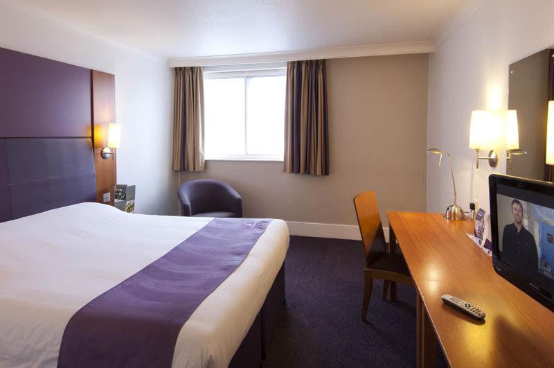 Premier Inn Chippenham Chippenham  Exterior foto